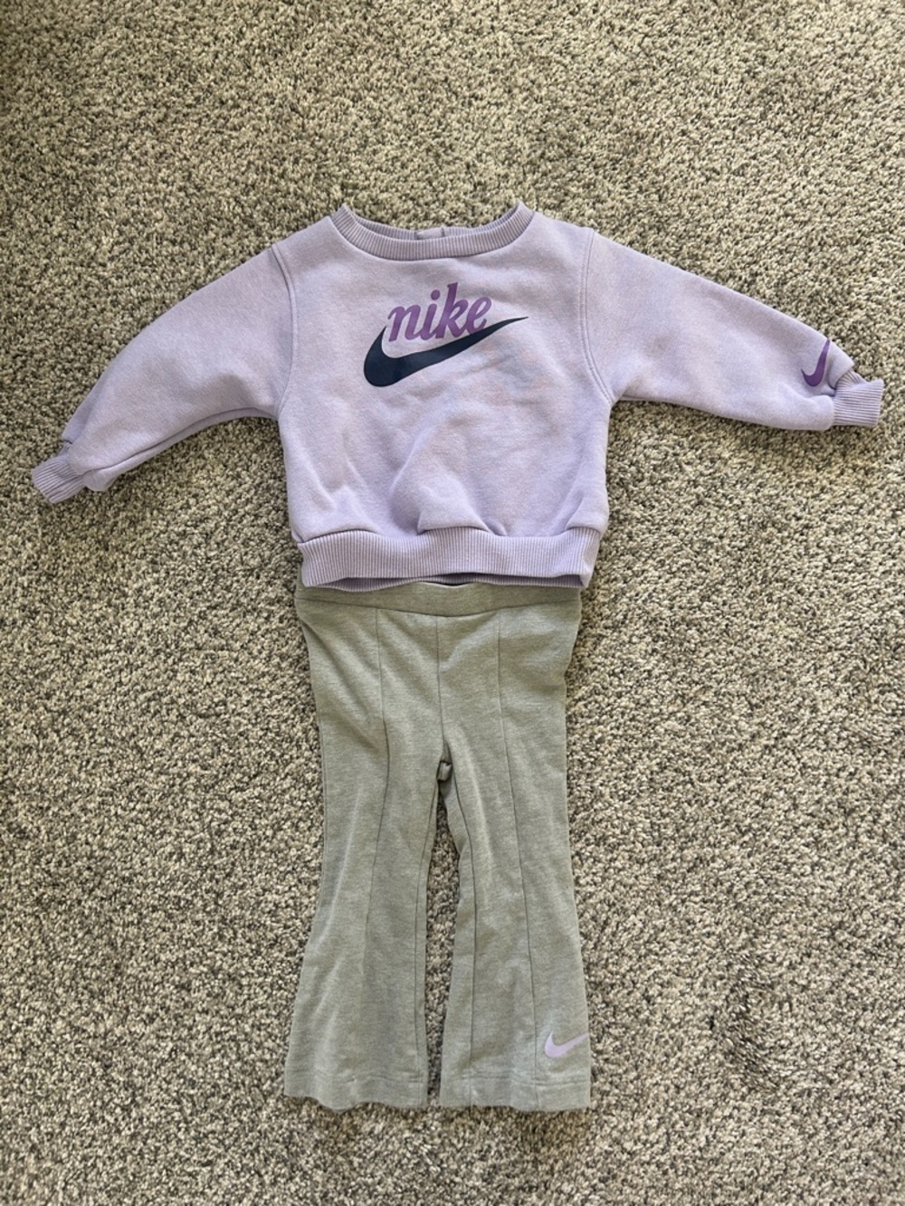 Nike Kids Lavender Sweatshirt and Light Gray Leggings
